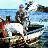 Galapagos People: Jessica Oil Spill 2001 © Agence-France Presse